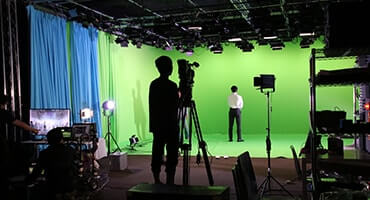 スタジオ利用事例：ドリームスクリーン式戦術チーム対戦ゲーム「機動戦士ガンダム 戦場の絆」のTVCM撮影