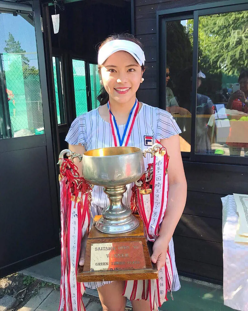 山本みどり選手：優勝トロフィー